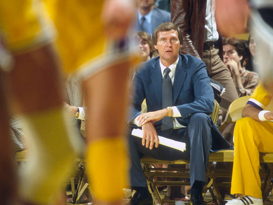 Jerry West Head Coach Lakers 1977 Nba Game Wallpaper