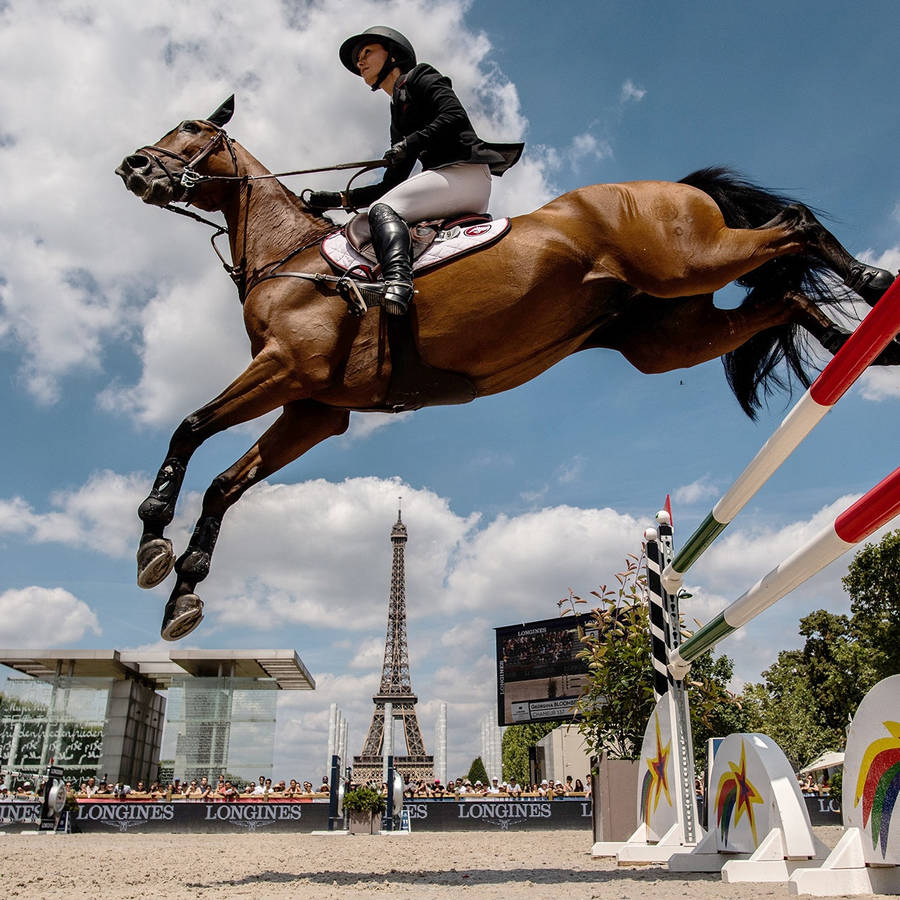 Jessica Springsteen Competing At The Longines Global Champions Tour Wallpaper