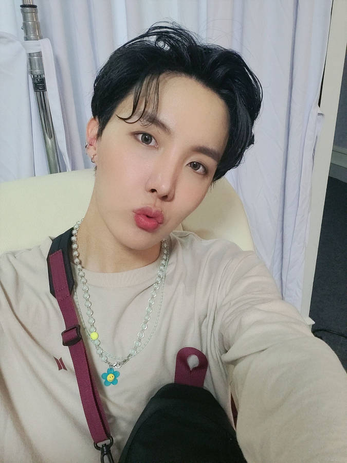 Jhope Cute Pout Selfie Wallpaper