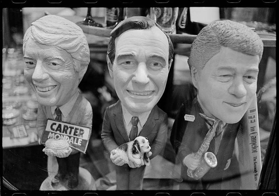 Jimmy Carter Statuette Wallpaper