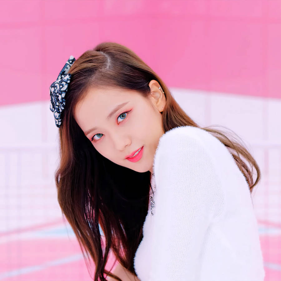 Jisoo Cute Pink Background Wallpaper