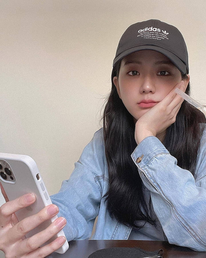 Jisoo Cute Wearing Adidas Ball Cap Wallpaper