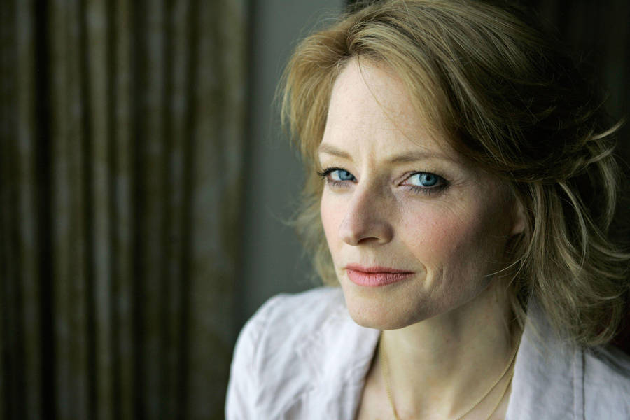 Jodie Foster's Contemplative Glance Wallpaper