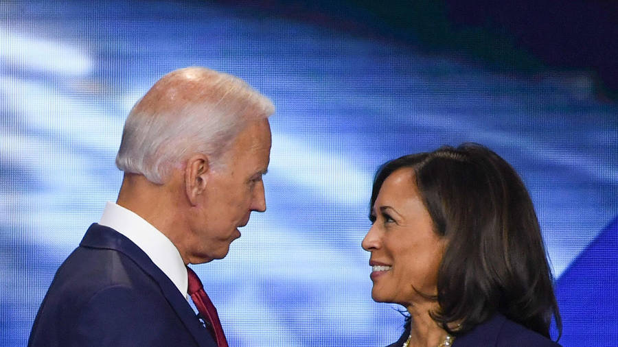 Joe Biden And Kamala Smiling Wallpaper