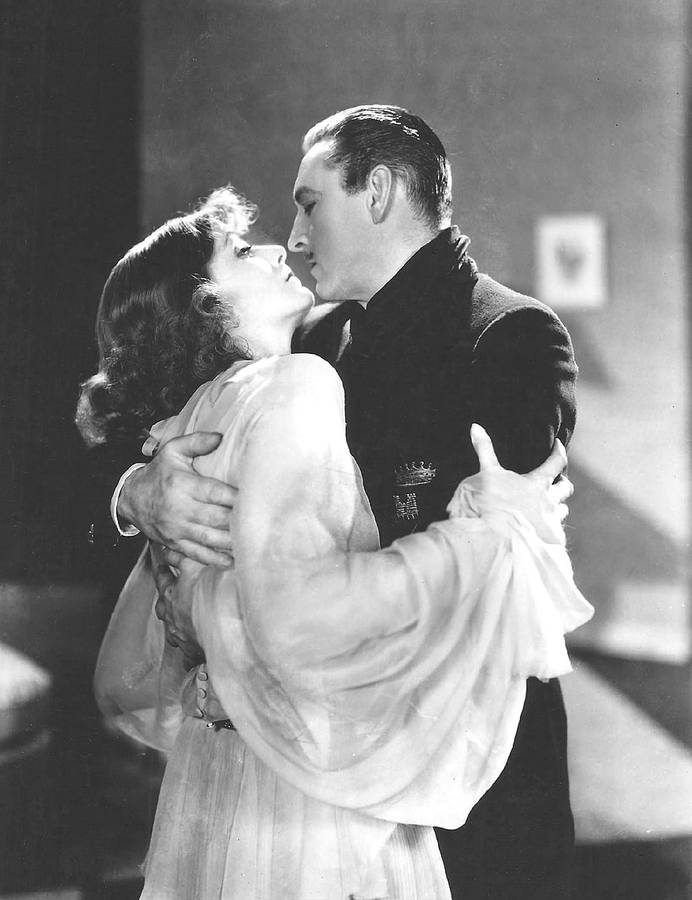 John Barrymore Hamlet And Greta Garbo Wallpaper