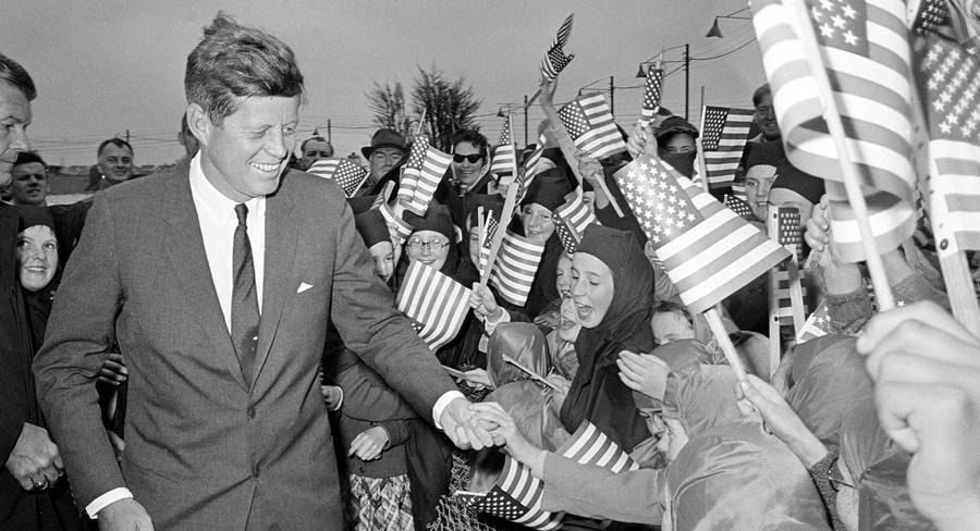 John F. Kennedy With Children Wallpaper