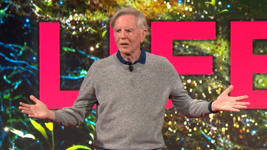 John Sculley Speaking For Cnn Life Itself Wallpaper