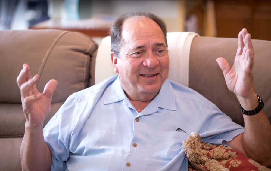 Johnny Bench Smiling During Conversation Wallpaper