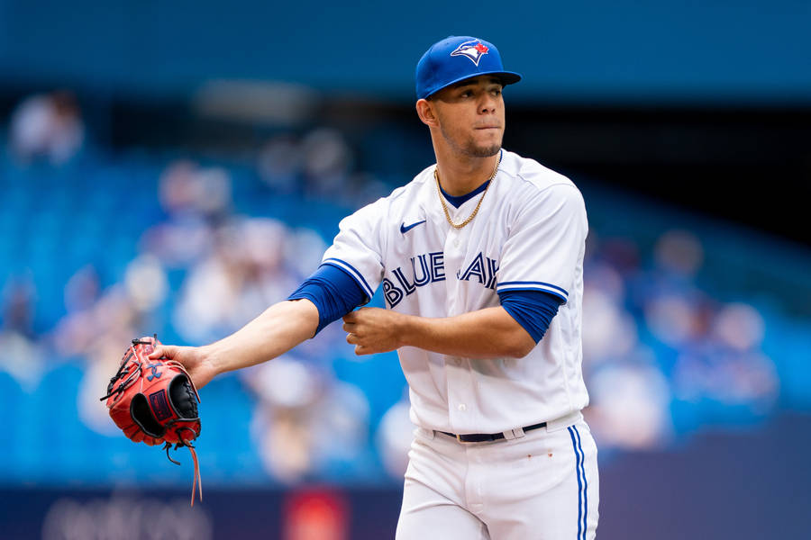 Jose Berrios Adjusting Wallpaper