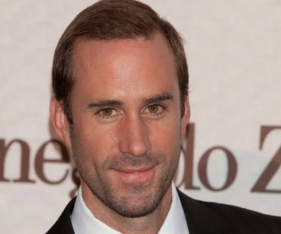 Joseph Fiennes At A Gq Event Wallpaper