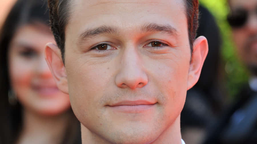 Joseph Gordon-levitt In A Smiling Portrait Wallpaper