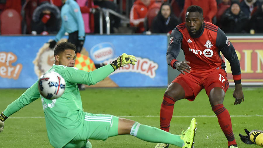 Jozy Altidore Fighting For The Ball Wallpaper