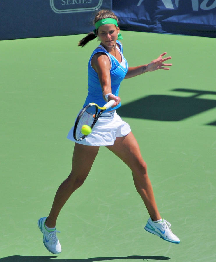 Julia Goerges Jumping Wallpaper