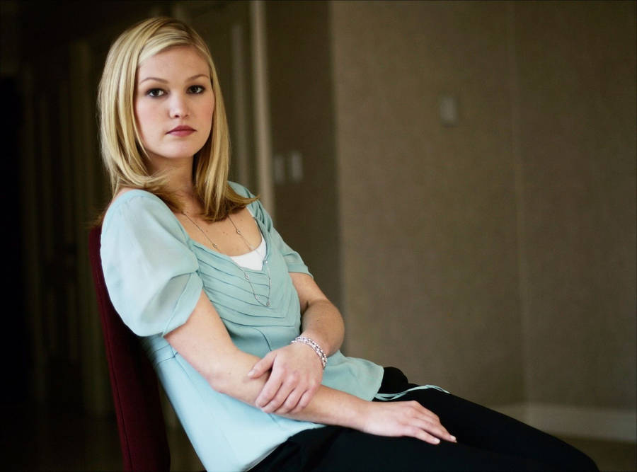 Julia Stiles Actress Sitting Down Wallpaper