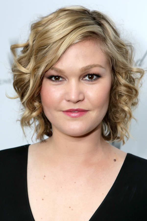 Julia Stiles American Celebrity Actress Blonde Wallpaper