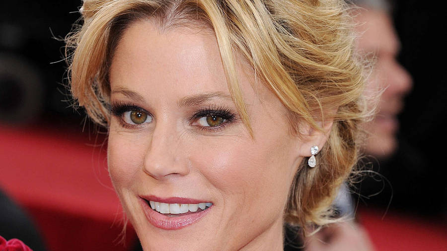 Julie Bowen Blonde Actress Wallpaper