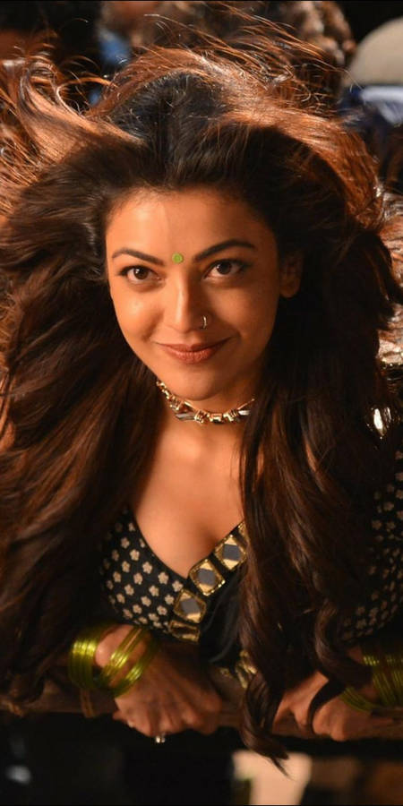 Kajal Agarwal Hd Voluminous Hair Wallpaper