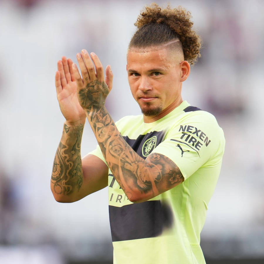 Kalvin Phillips Clapping Yellow Shirt Wallpaper