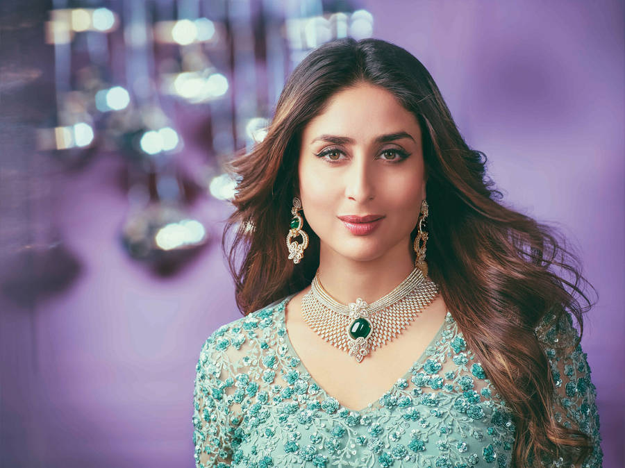 Kareena Kapoor For Malabar Jewelry Campaign Wallpaper