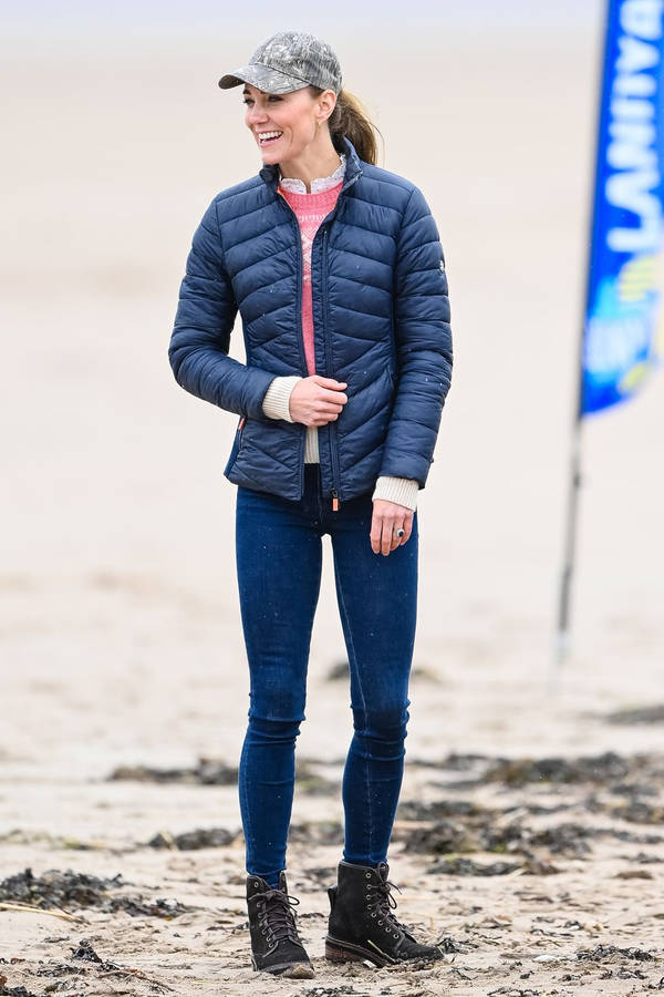 Kate Middleton In Navy Puffer Wallpaper