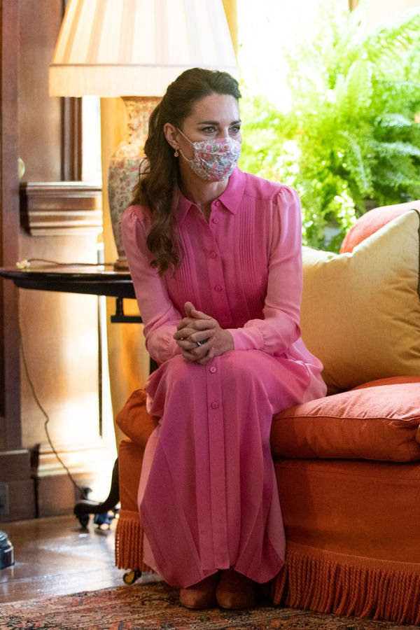 Kate Middleton In Punch Pink Dress Wallpaper