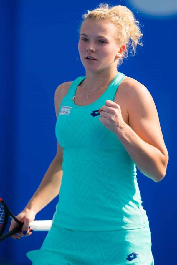 Katerina Siniakova Smiling Fist Pump Wallpaper