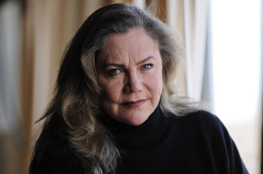 Kathleen Turner Hollywood Actress Wallpaper