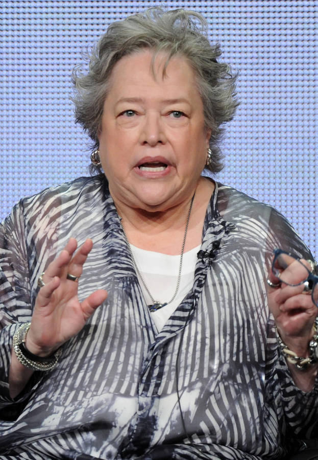 Kathy Bates T.v. Interview Wallpaper