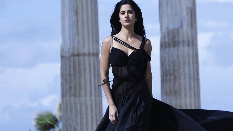 Katrina Kaif Tu Jaane Na Outfit Wallpaper