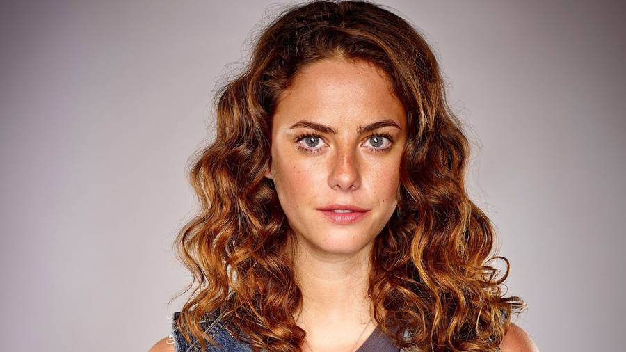 Kaya Scodelario Cute Wavy Hair Wallpaper