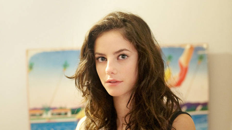 Kaya Scodelario Minimal Look Wallpaper