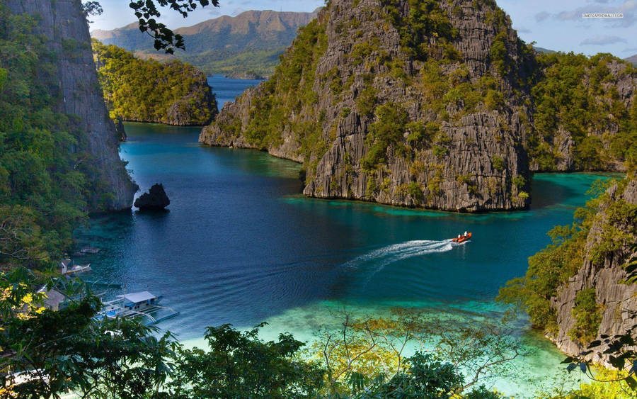 Kayangan Lake In The Philippines Wallpaper