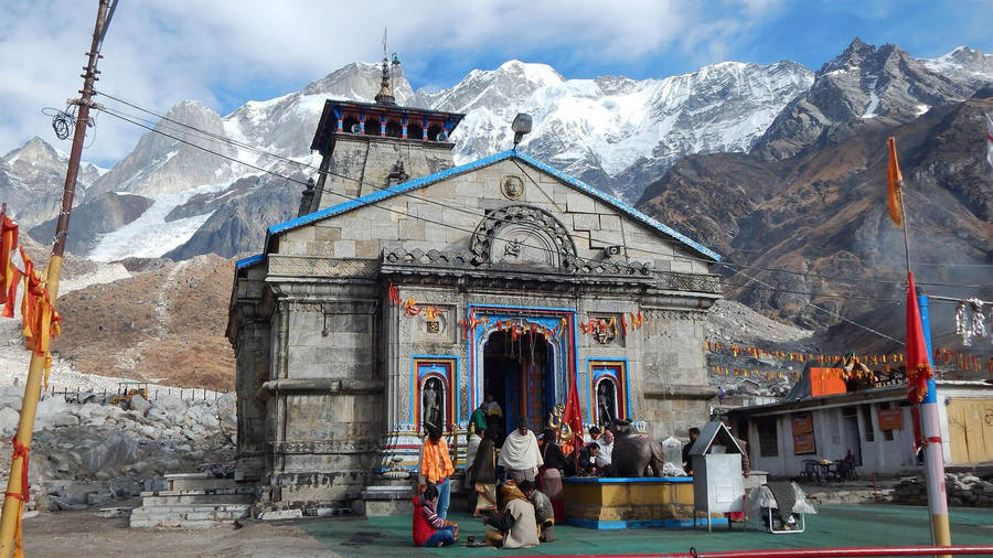 Kedarnath Temple People 4k Wallpaper