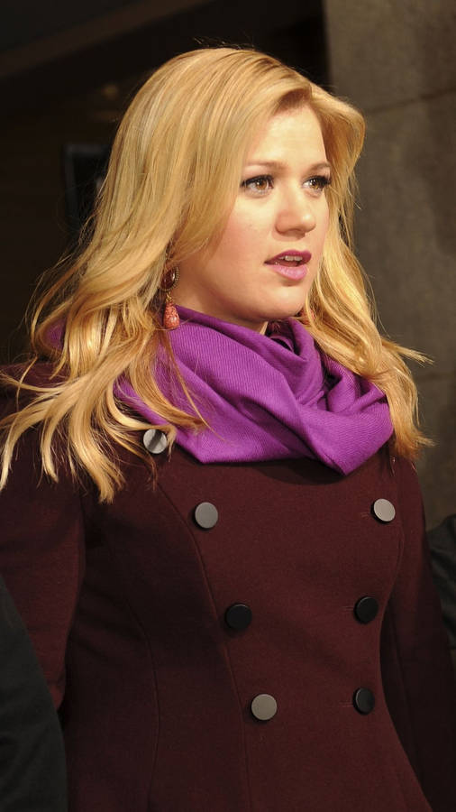 Kelly Clarkson Maroon Coat Wallpaper