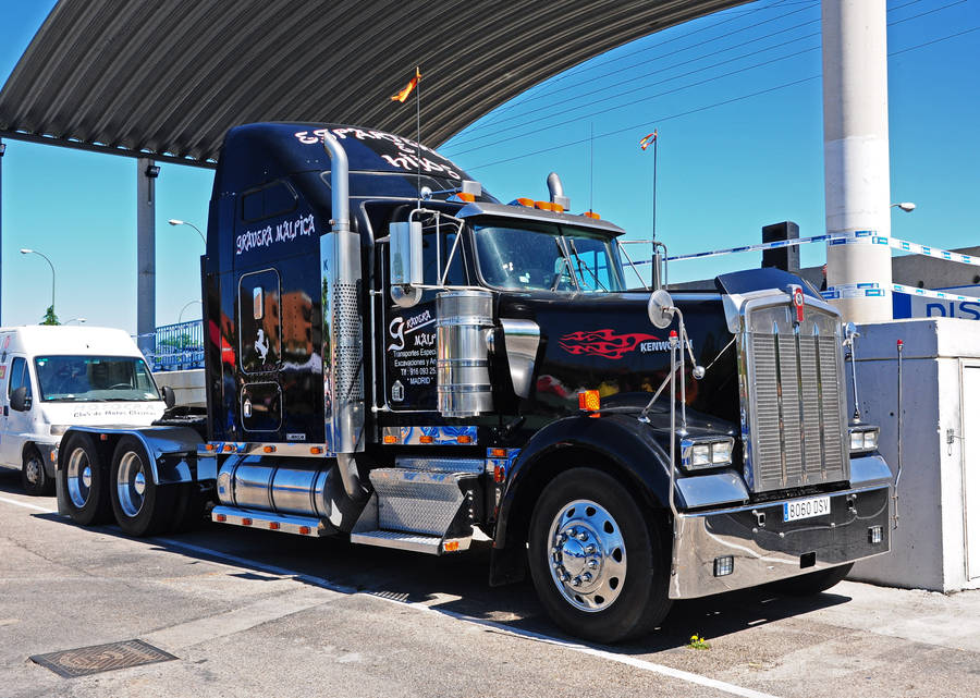 Kenworth W900 In Spain Wallpaper