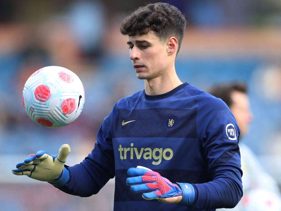 Kepa Arrizabalaga Eyeing Ball Wallpaper