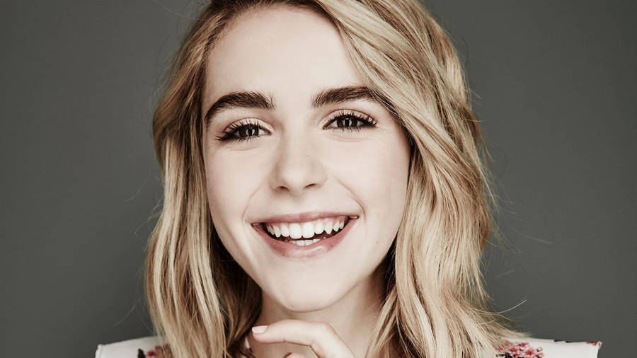 Kiernan Shipka Fresh Young Look Wallpaper