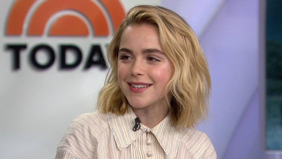 Kiernan Shipka In News Wallpaper