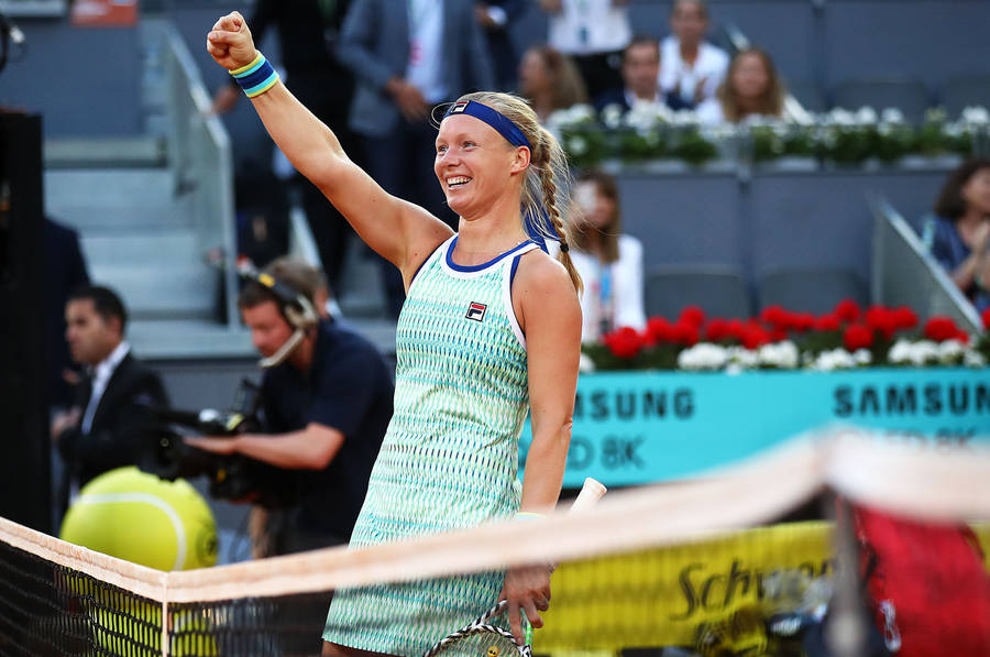 Kiki Bertens Raised Fist Wallpaper