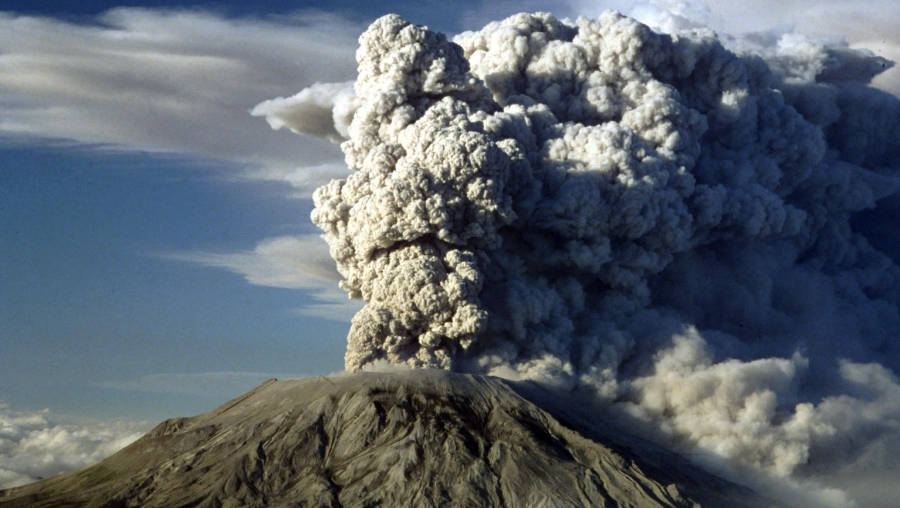 Kilauea Volcano Gray Smoke Wallpaper