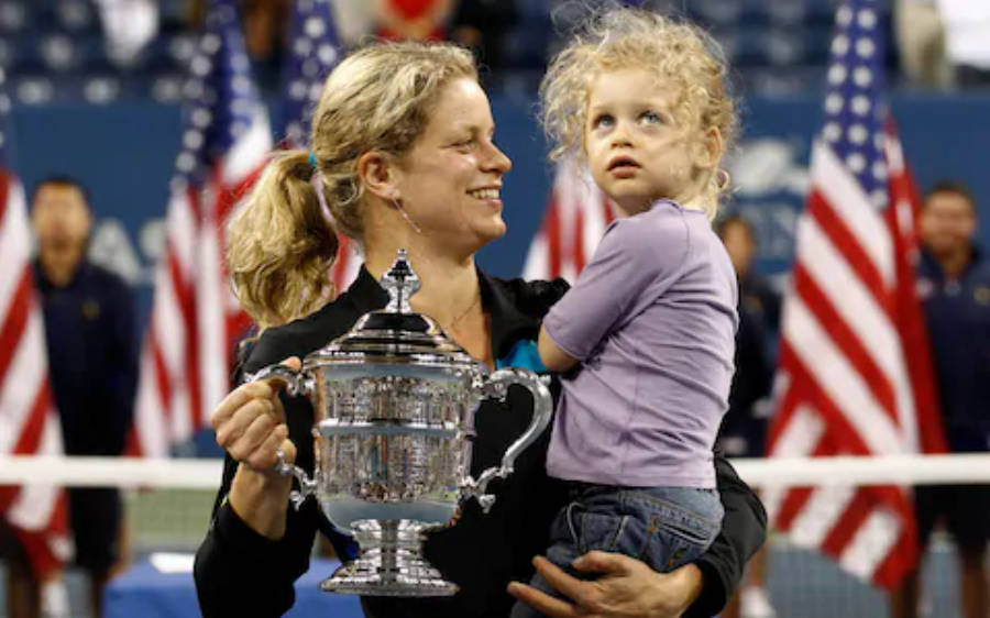 Kim Clijsters Tennis Silver Trophy Wallpaper