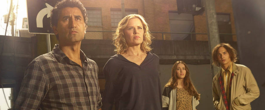 Kim Dickens And Cliff Curtis Fear The Walking Dead Wallpaper