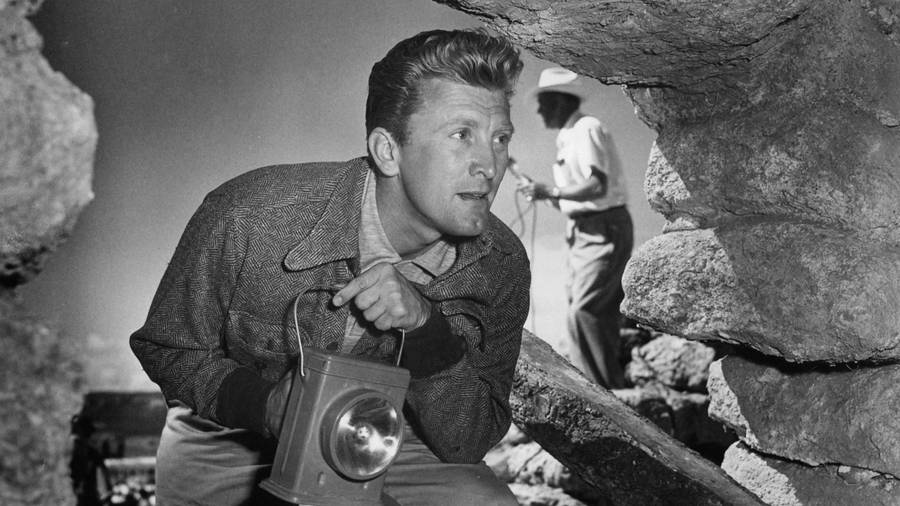 Kirk Douglas In Ace In The Hole Wallpaper