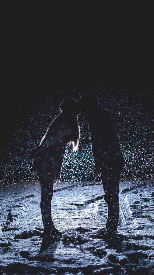 Kissing In The Rain Love Story Wallpaper