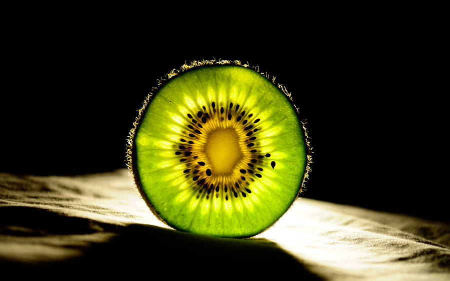 Kiwi Slice Back Light Wallpaper