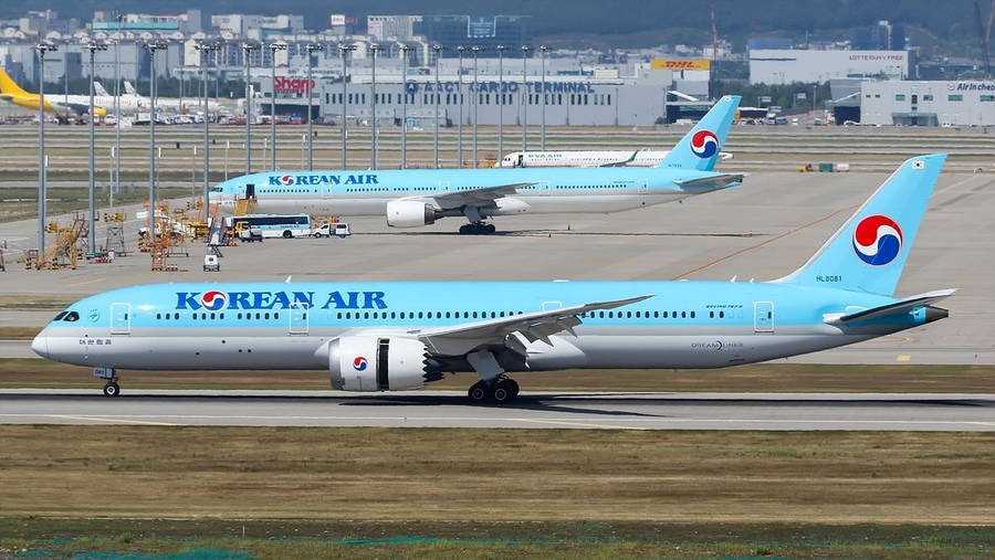 Korean Air Airplanes In Seoul Airport Wallpaper