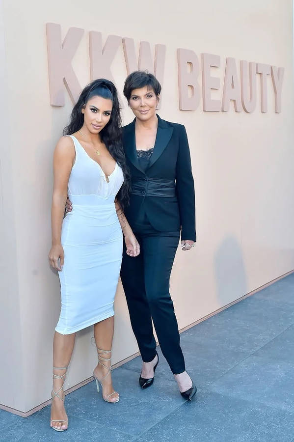 Kris Jenner Kkw Beauty Wallpaper