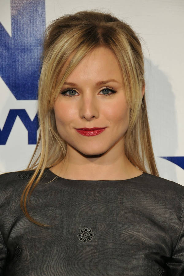 Kristen Bell Silver Gray Dress Wallpaper