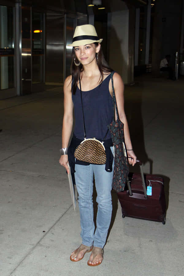 Kristin Kreuk Casual Airport Look Wallpaper