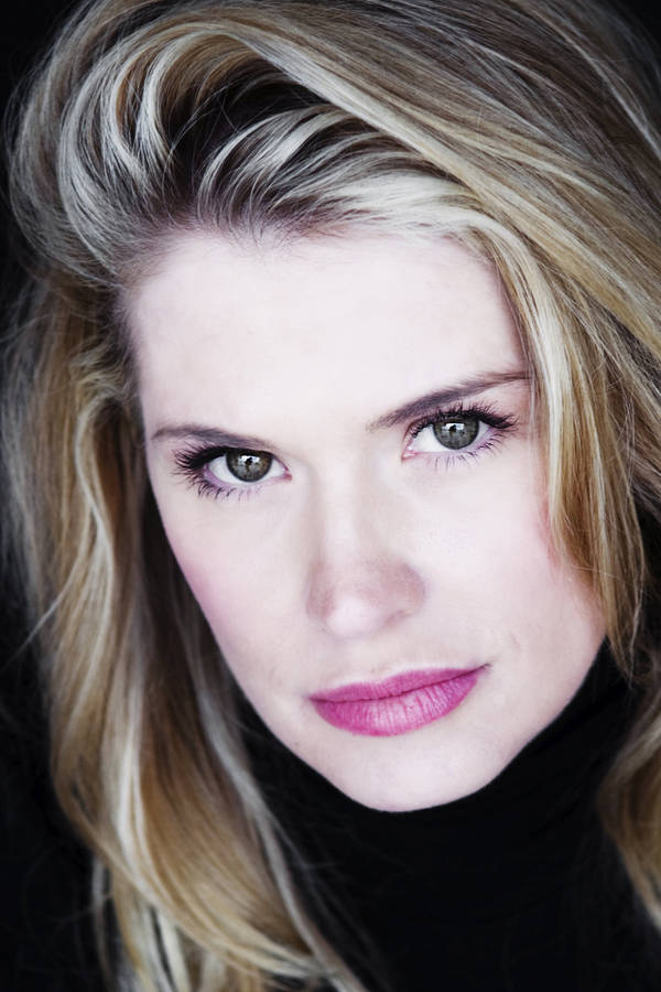 Kristy Swanson Extreme Close Up Shot Wallpaper